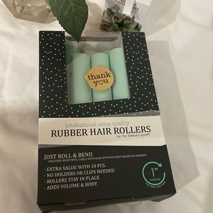 Hair rollers‎